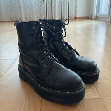 Dr. Martens Jadon Plateau-Stiefel 