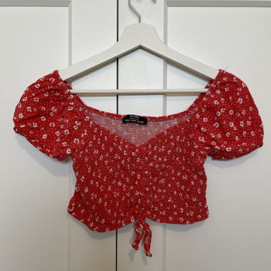 Crop top rosso a fiori