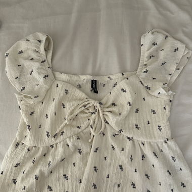 Floral Women’s Top with Puff Sleeves