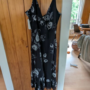 90er / Y2K-Kleid mit Rosendessin