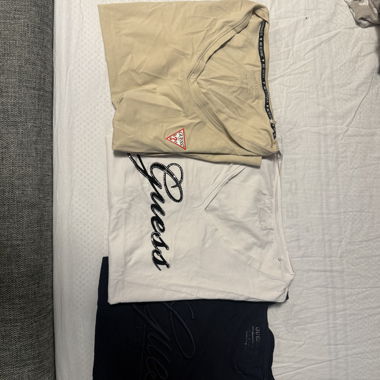 Lot de T-shirts Guess