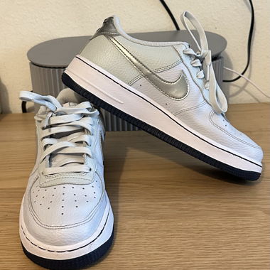 Nike Air Force 1 Low Gris Clair / Argent Métallique