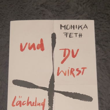 Und du wirst lächelnd sterben - Monika Feth