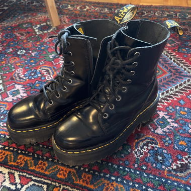 Schwarze Dr. Martens Stiefel