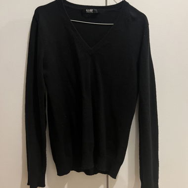 Fine cashmere knit sweater