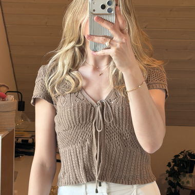 Häkeln-Optik Strickoberteil mit Bindegesicht