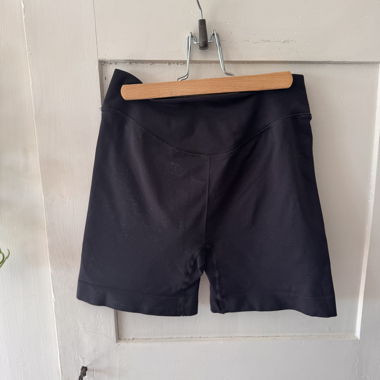 Short black Gymshark sports shorts