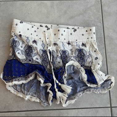 Review patterned boho shorts size XS