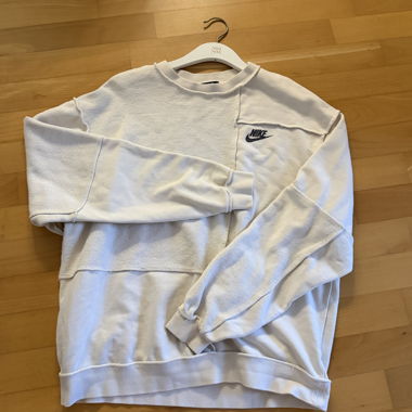 Maglione Nike parzialmente al rovescio