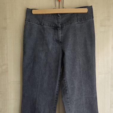Ausgestellte Jeans