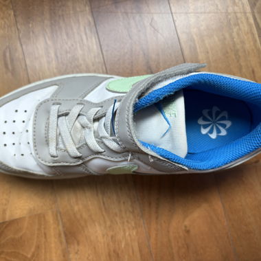 Sneaker Nike con velcro taglia 33
