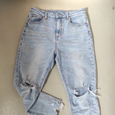 Boyfriend style ripped jeans