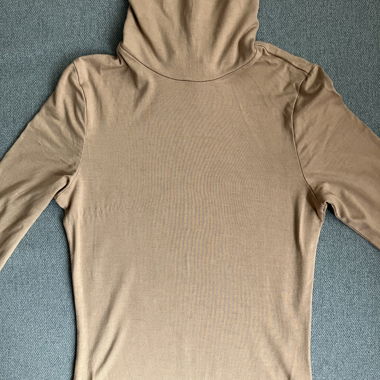Maglia dolcevita beige