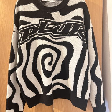 Maglione in maglia grafica Bershka