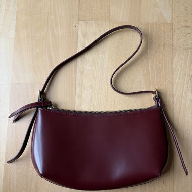 Burgundy shoulder bag