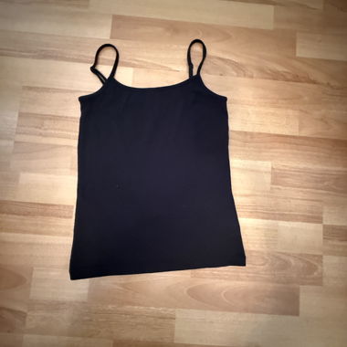 Top nero a spalline sottili