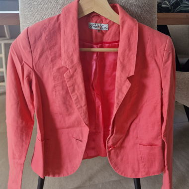 Blazer corto salmone da donna del marchio French Fries, taglia XS