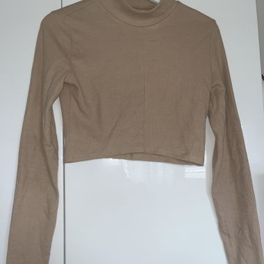Top corto beige a collo alto