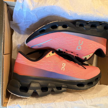 *NEW* ON Running Shoe, Size 40