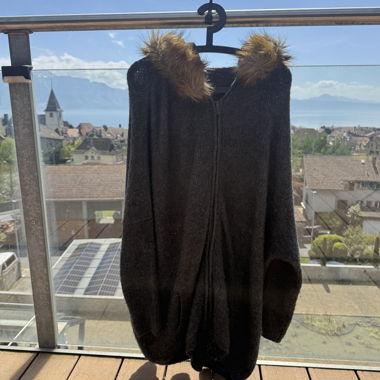 Gilet en laine à capuche