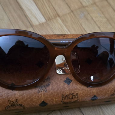 MCM Sonnenbrille mit Etui