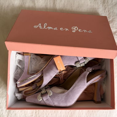 Décolleté slingback lilla con cristalli