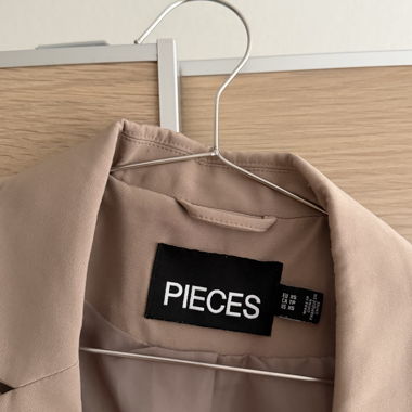 Blazer Beige di PIECES