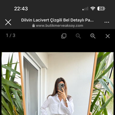 Gestreifte Chinos und weissem Bund