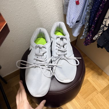 Sneaker Nike grigie e bianche