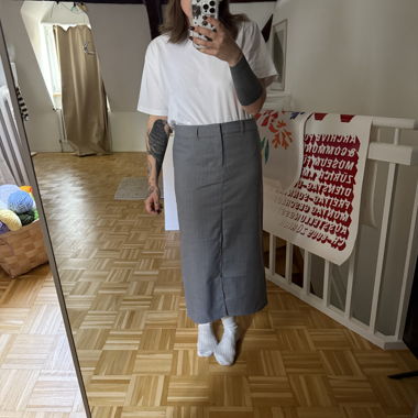 Cute H&M Skirt – Size 42