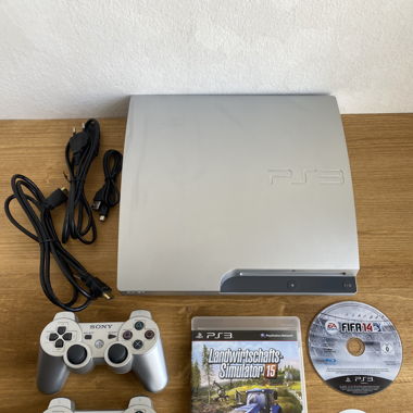 PS3 Konsole, 2 Controller und 2 Spiele