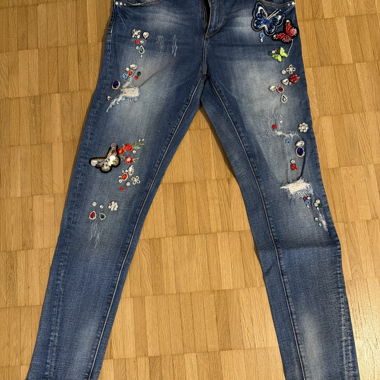 Jeans décorés de paillettes
