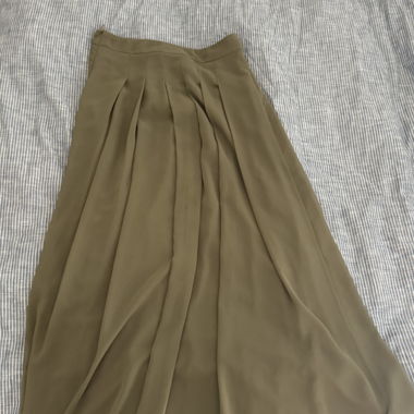 Faltenrock in Khaki