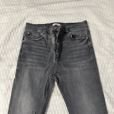 Graue Jeans