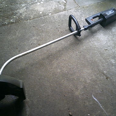 Electric lawn trimmer