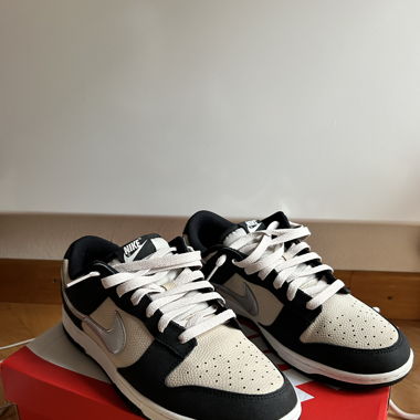 Nike Dunk Low starry laces