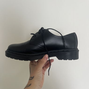 Nouvelles chaussures à lacets Dr. Martens MONO
