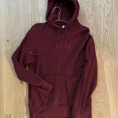 Levi’s Hoodie – Size S – Red