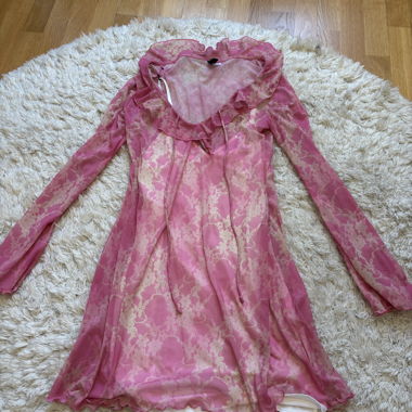 Rosa durchsichtiges Blumen-Minikleid mit langen Ärmeln