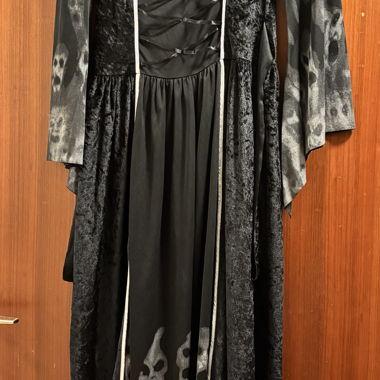 Robe sorcière Halloween et sa cape à capuche 