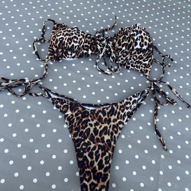 Leopard-Bikini mit Bändern