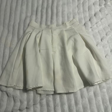 mini-jupe blanche