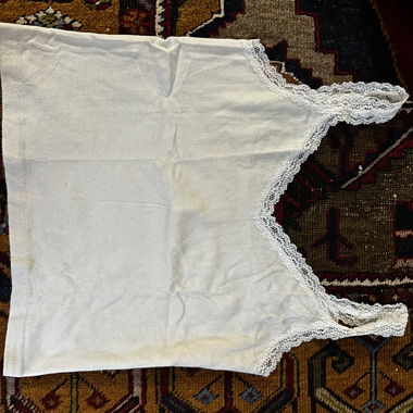 Top in pizzo Brandy Melville