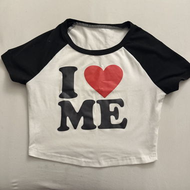T-shirt crop nero e bianco “I Love Me”