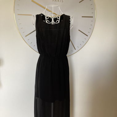 Robe de soirée noire avec fente