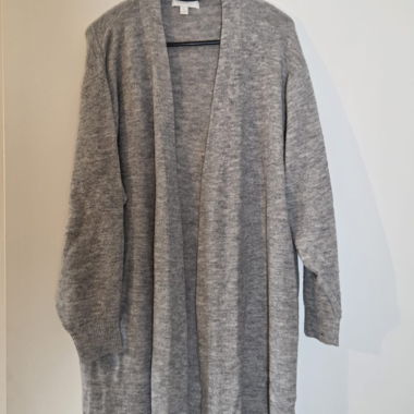 Grauer Cardigan