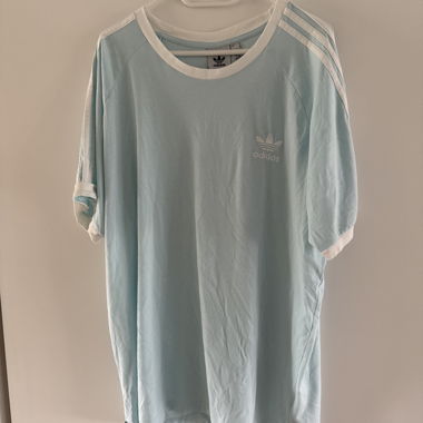 T-shirt Adidas bleu clair