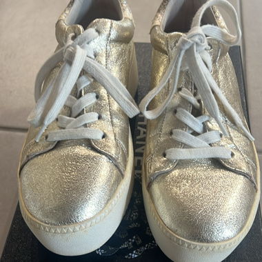 Sneakers dorate con piattaforma Ash