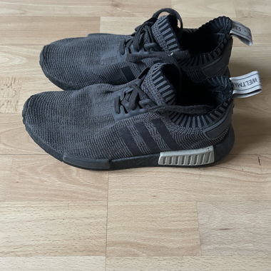 Adidas NMD R1 Core Black/Sesame
