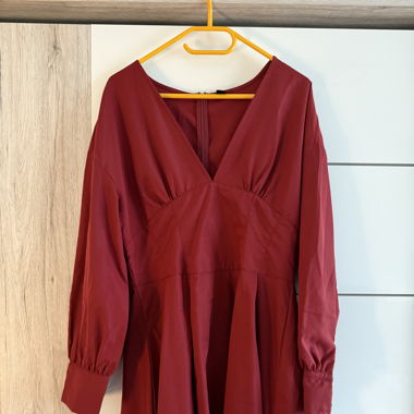 Elegantes weinrotes Kleid (Grösse XL)